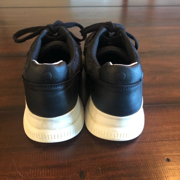 Everlane Black Sneakers - Picture 6 of 8